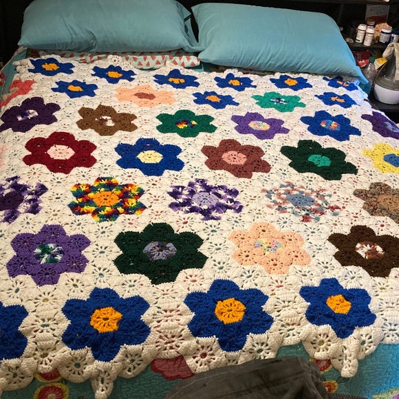 VTG Floral Crochet Blanket - Multicolor - Picture 1 of 7